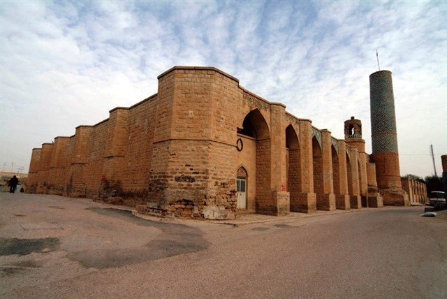 مسجد جامع شوشتر آسیب‌های سازه‌ای و منظری فراوانی دیده است